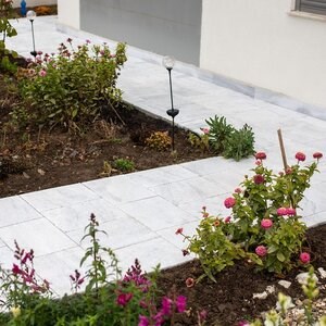Kavala Cross Cut Bush Hammered Marble Cobblestone, 30 x 40 x 4.5 cm