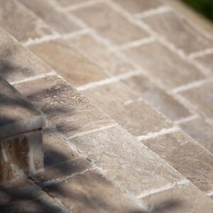 Latte PREMIUM Brushed & Chiseled Edge Travertine, 30.5 x 15 x 3 cm
