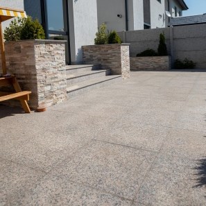 Santa Rossa Flamed Granite, 60 x 30 x 1.8 cm