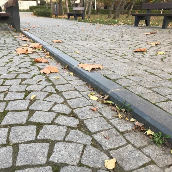Anthracite Granite Kerbstone, (chamfer 1L - 2 cm) 20 x 25 x 50 cm