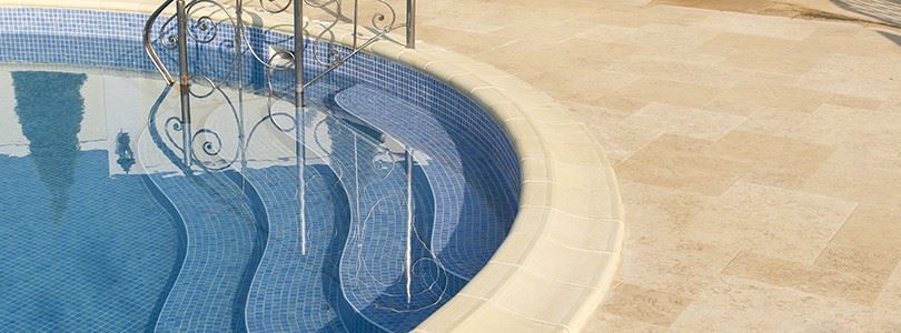 How to choose the perfect pool cooping: pros and cons for material and finishes