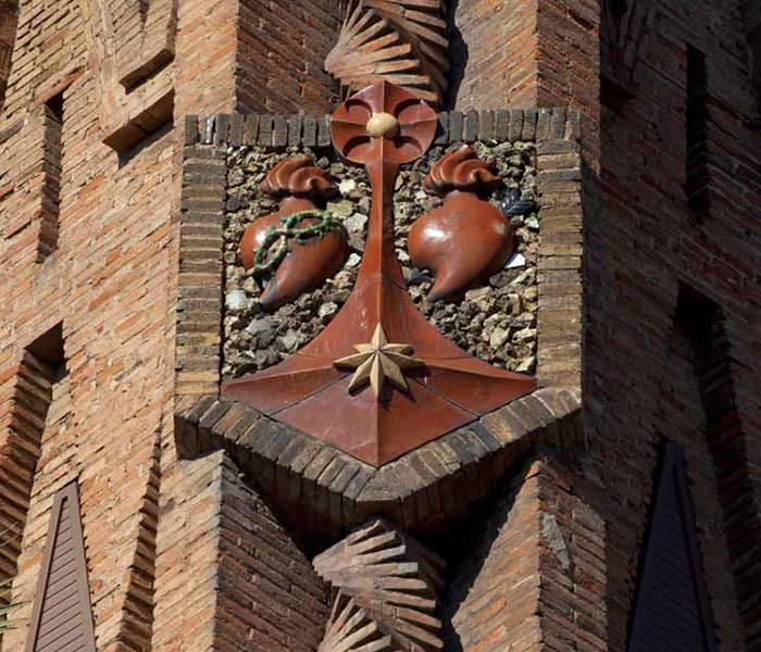 Colegio de las Teresianas – Architectural Innovation with bricks and crushed stone